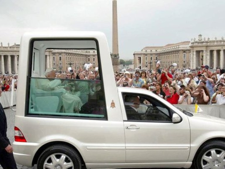 Для Бенедикта XVI сделали новый автомобиль