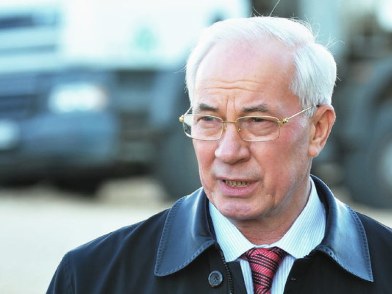 Азаров откажется от депутатского кресла и останется премьером — Ефремов