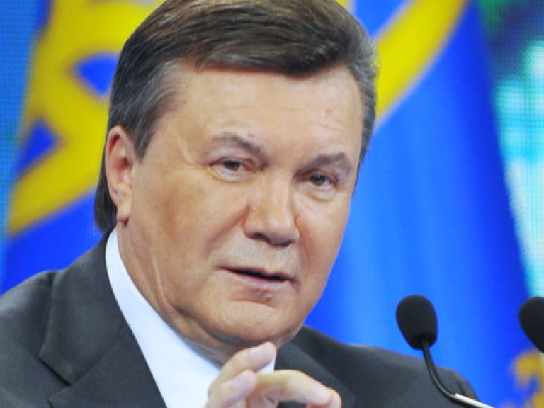 Янукович подписал закон о персональном голосовании