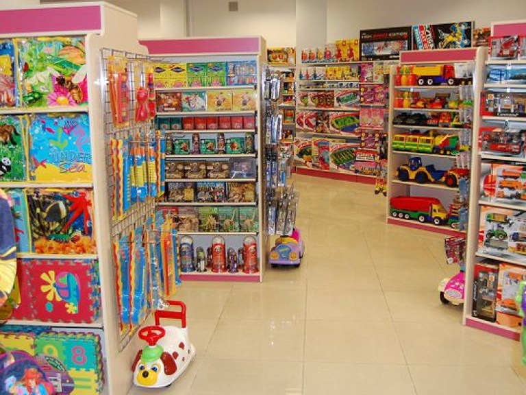 Ю. Михайлов: При покупке игрушки проверяйте документы, ищите маркировку СЕ и обращайте внимание на ее запах