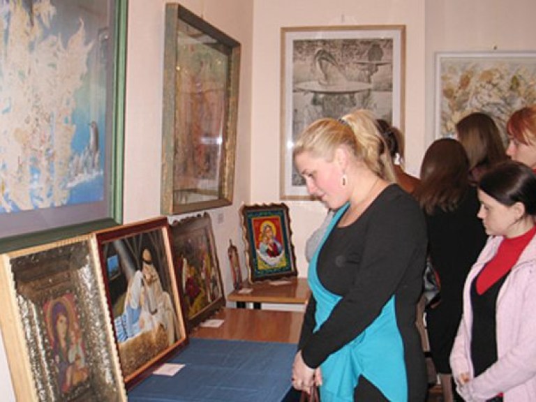 В Николаевской «Могилянке» открылась выставка художественных работ заключенных (ФОТО)