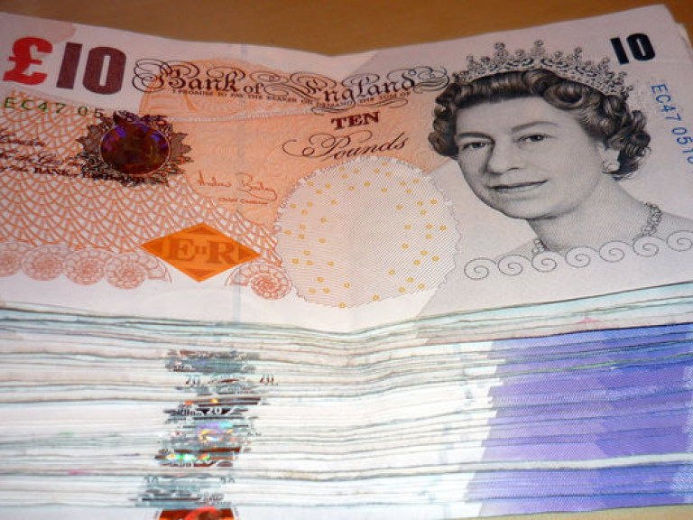 Великобритания в ближайшие 3 года откажется от бумажных банкнот