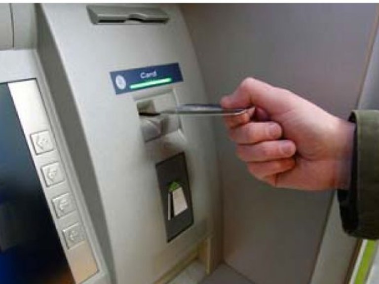 Организовать работу валютных банкоматов проблематично – банкир