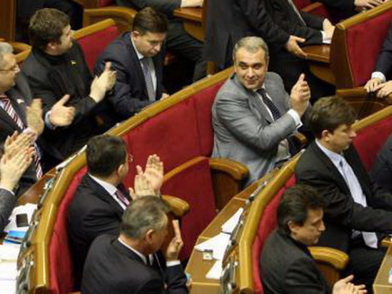 Депутаты оставили Прасолова с депутатским мандатом, а Лавриновича, Табачника и Кожару — лишили