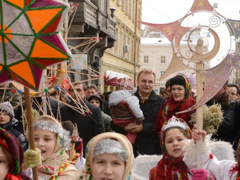 Во Львове установили рождественского Дидуха (ФОТО)