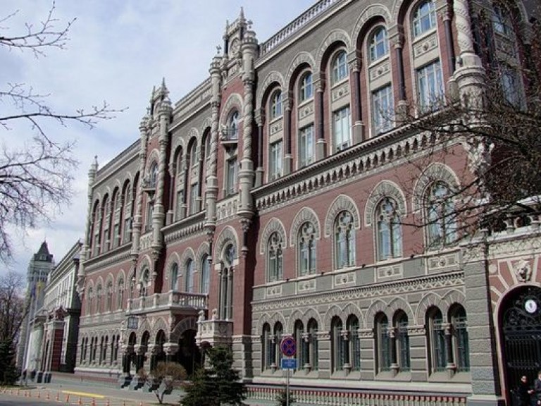 Янукович внес в парламент кандидатуру на должность главы НБУ