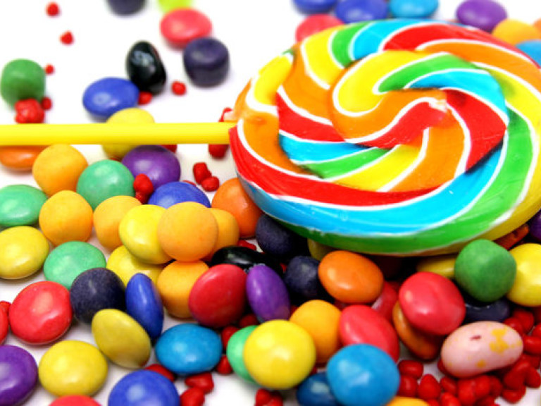 Ученые: Самые вредные конфеты – синего и голубого цвета