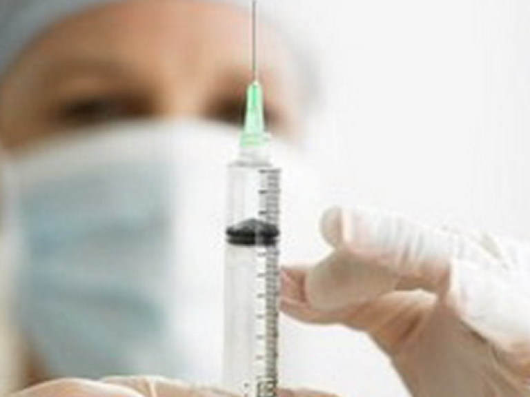 Надбавки врачам хотят «привязать» к количеству прививок