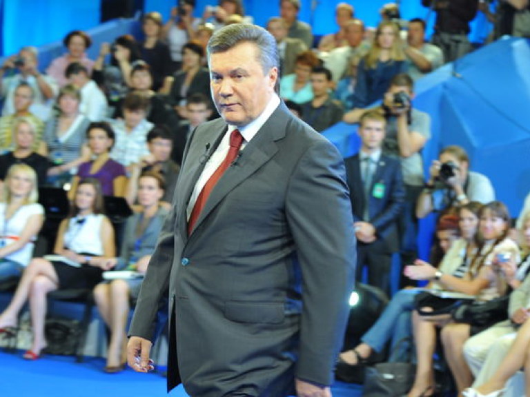 Янукович делает все, чтобы удержать влияние до выборов-2015 – политолог