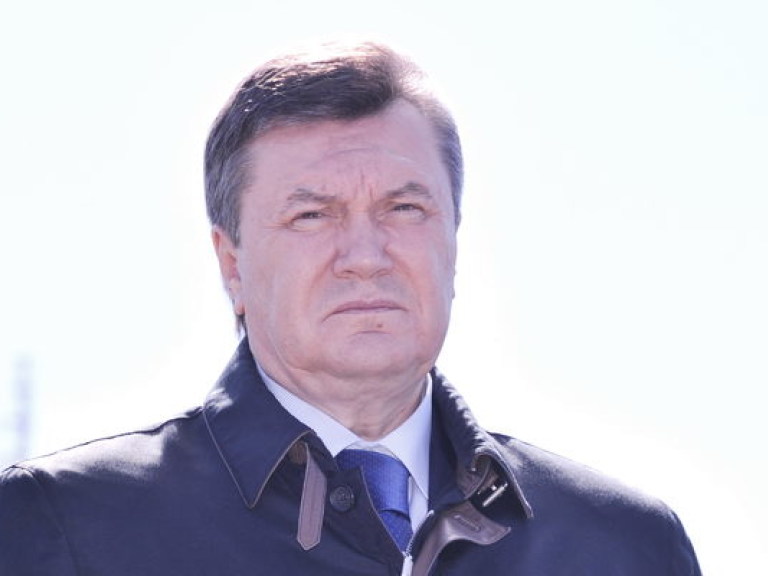 Янукович с министрами почтили память Шевченко и Грушевского
