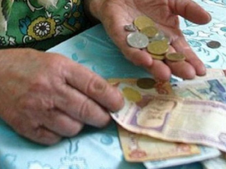 Пенсионерка вернула Азарову 11 гривен надбавки к пенсии