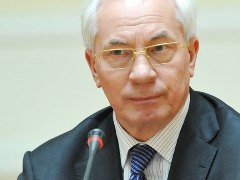 Азаров рассказал, кому даст дешевые кредиты