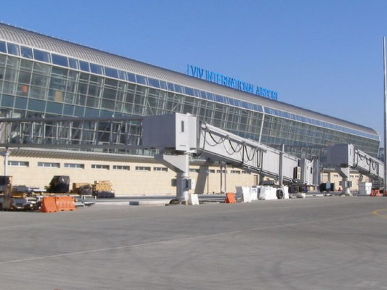 Львовский аэропорт не используют на полную мощность — мэр города
