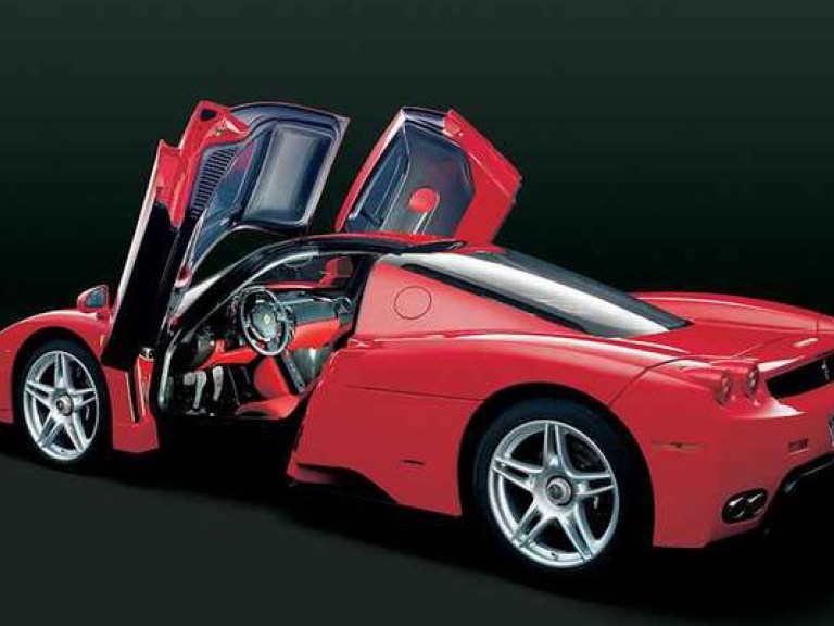 Папарацци «засекли» преемника Ferrari Enzo во время тестов (ВИДЕО)