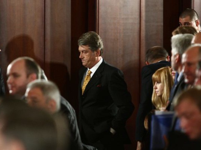 В «Нашей Украине» война: в отместку за увольнение Ющенко его сторонники уволили главу политсовета