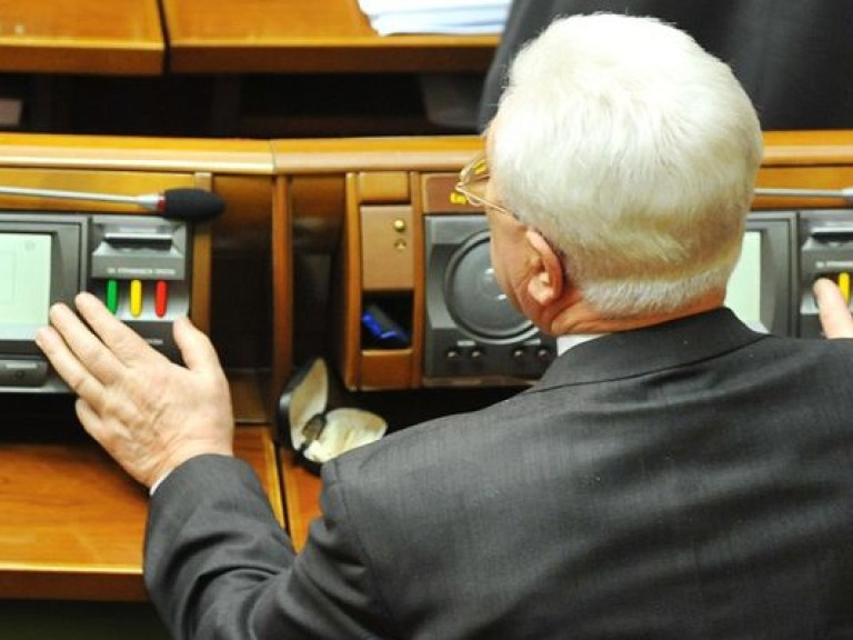 Лидеры фракций боятся брать ответственность за персональное голосование своих депутатов &#8212; Симоненко