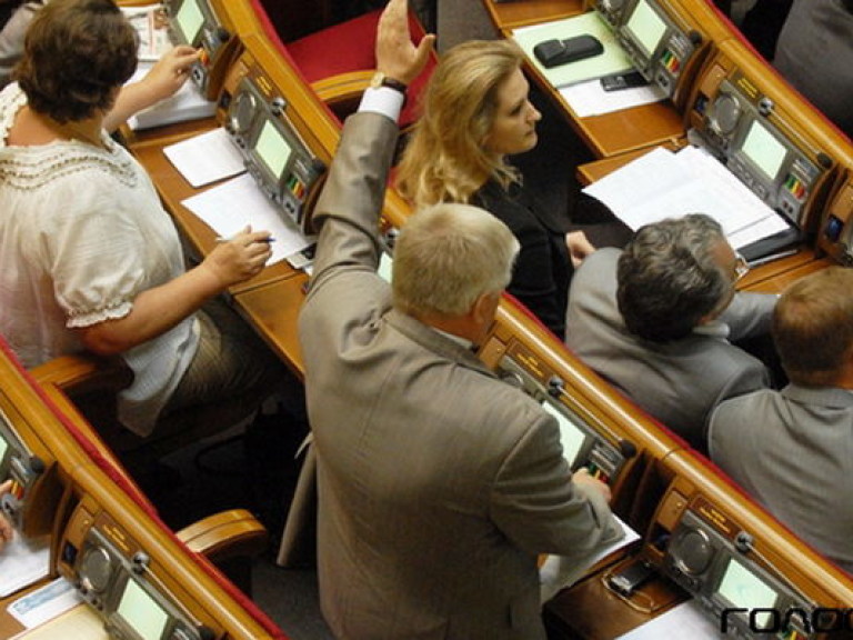Лукьянов считает, что журналисты выдумали их согласие голосовать руками