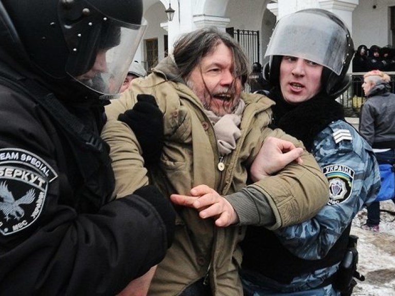 Захарченко просит депутатов перестать бить беркутовцев
