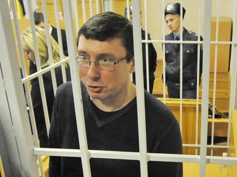 Суд перенес рассмотрение жалобы Луценко на 5 марта