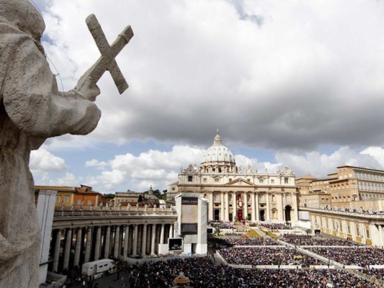 Журналисты узнали, почему Папа отрекся от престола (ВИДЕО)