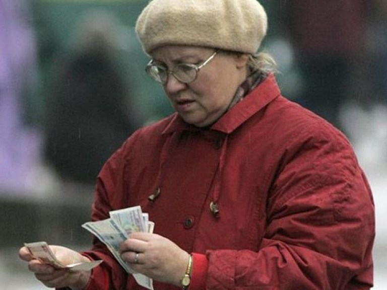 Экономист: Украина катится в пенсионную пропасть