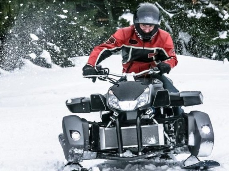 Невероятное изобретение: снегомобиль Triazuma Snow развивает скорость 200 км/ч (ВИДЕО)