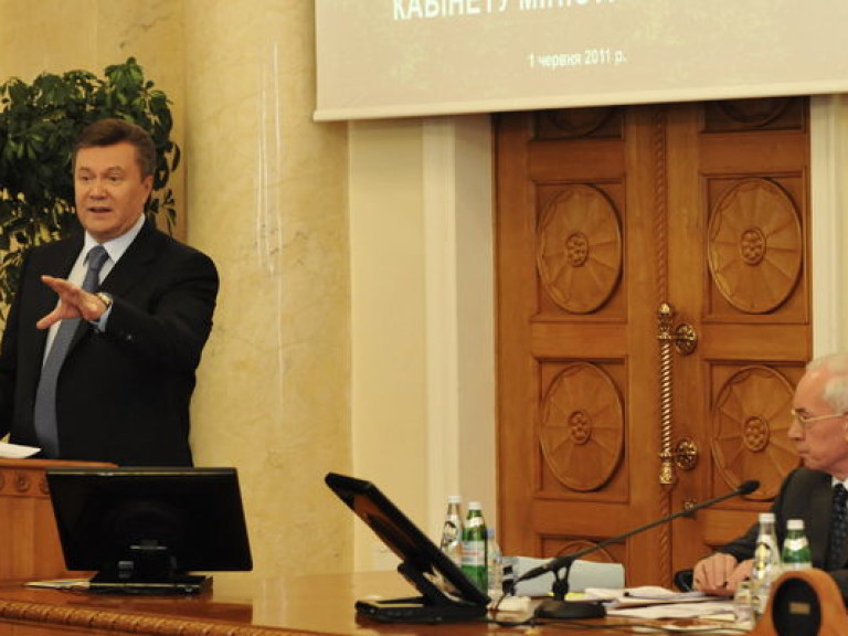 Завтра нахмуренный Янукович будет бить кулаком по столу &#8212; эксперт