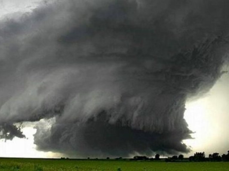 На Австралию надвигается ураган «Расти»