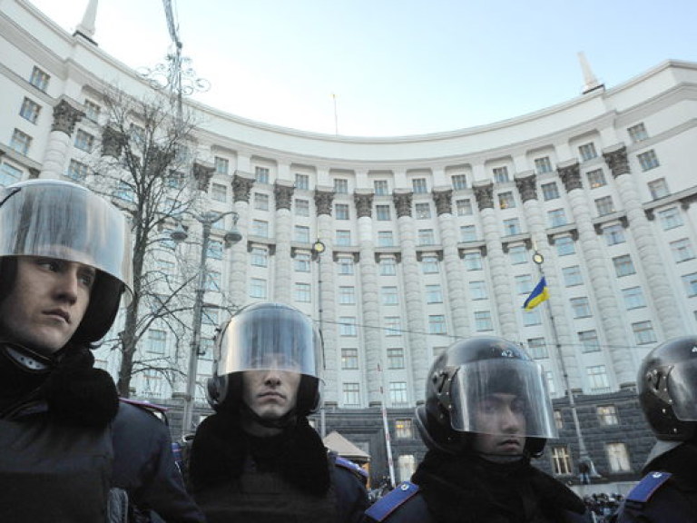 Кабмин накануне визита Януковича охраняет огромное количество милиции