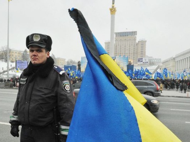 Оба лагеря митингующих перед Украинским домом разошлись мирно