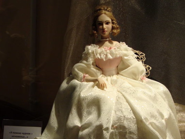 В музее игрушки проходит выставка уникальных авторских кукол (ФОТО)