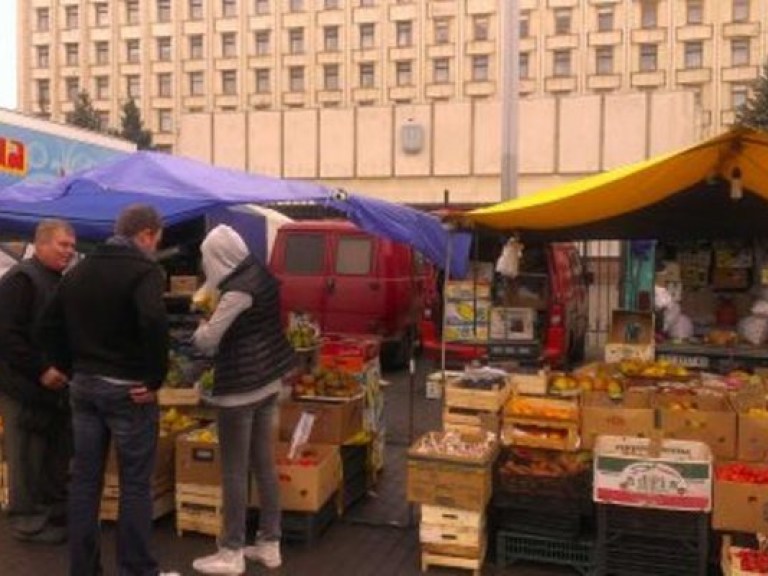 В центре Киева работает рынок с «черной кассой»