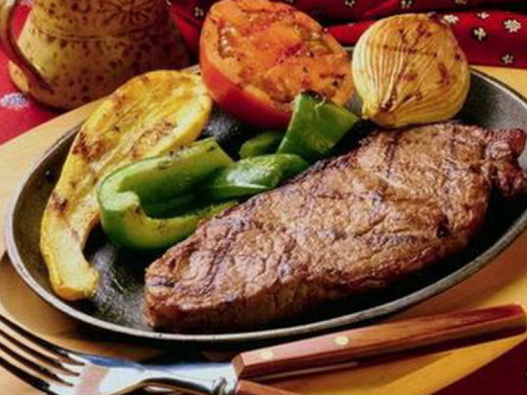 Эксперт развенчал миф о вреде еды после 18:00