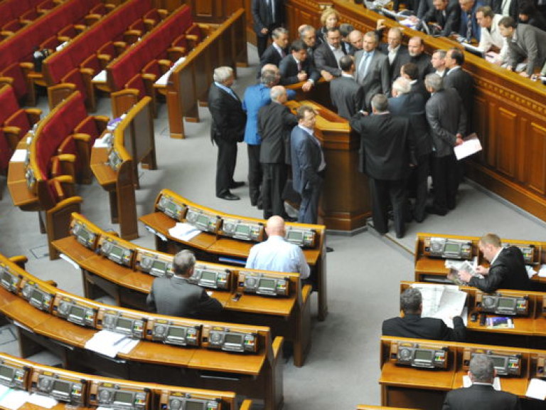 Оппозиция опять грозит заблокировать парламент