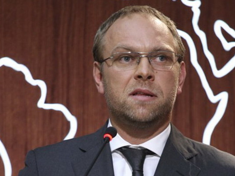 Власенко был исключен из реестра адвокатов еще 22 февраля – Яценюк