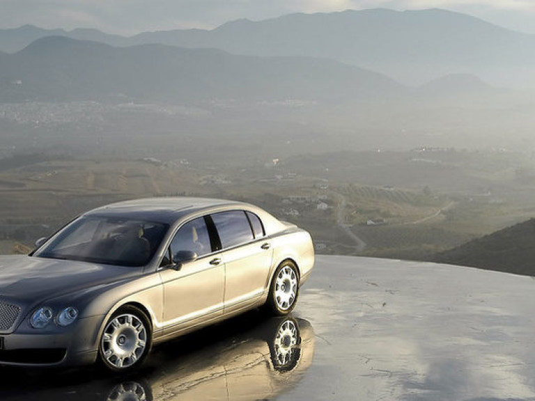 Папарацци рассекретили уникальное авто 2014 года &#8212; Bentley Continental Flying Spur (ВИДЕО)