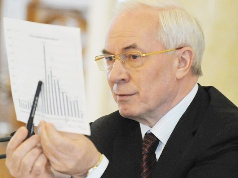 Азаров против налога на депозиты