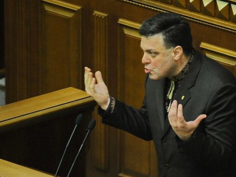 Тягнибок уже начал помогать Януковичу — эксперт