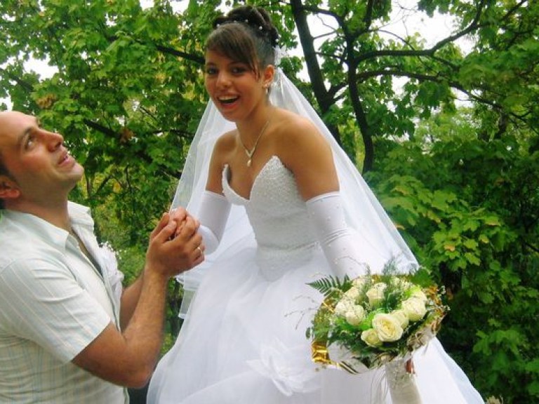 Украинки массово выходят замуж за африканцев и арабов – за $2500-5000