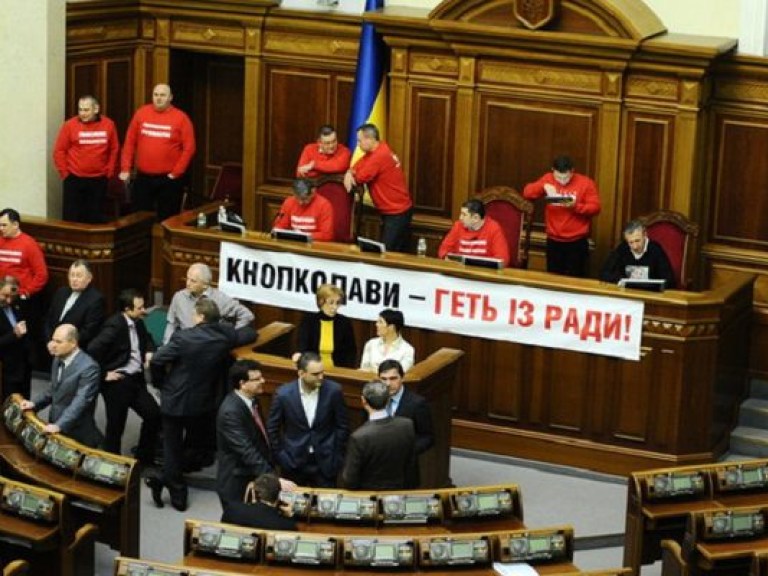 Оппозиция пообещала разблокировать парламент для «социалки»