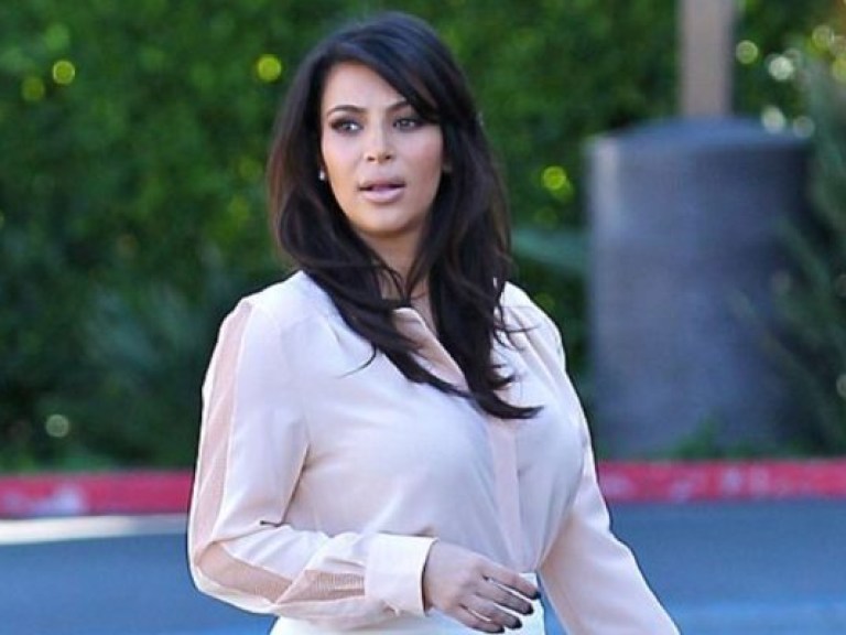 На Ким Кардашян вот-вот треснет одежда (ФОТО)