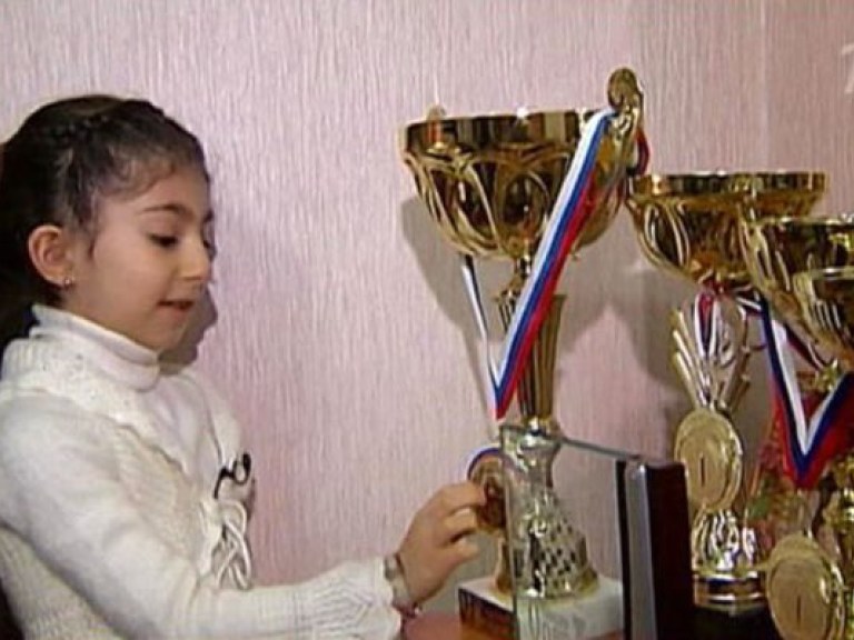 7-летняя Эва Степанян собирается на чемпионат мира по шахматам (ВИДЕО)