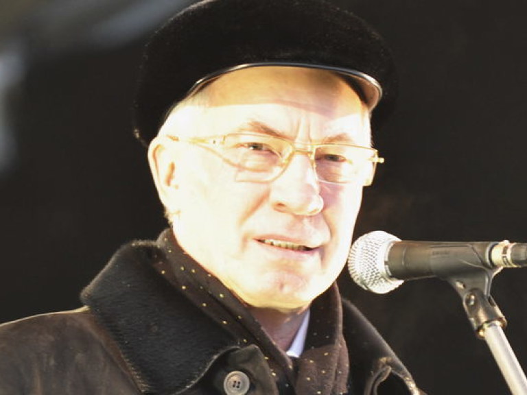 Азаров попробовал себя в роли синоптика