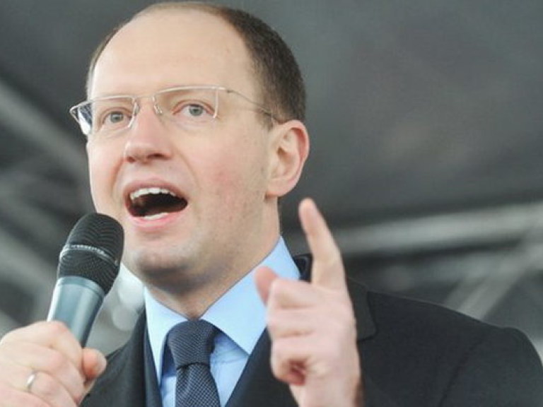 Яценюк: Партии регионов выгодно провести выборы в Киеве в июле или в 2015 году