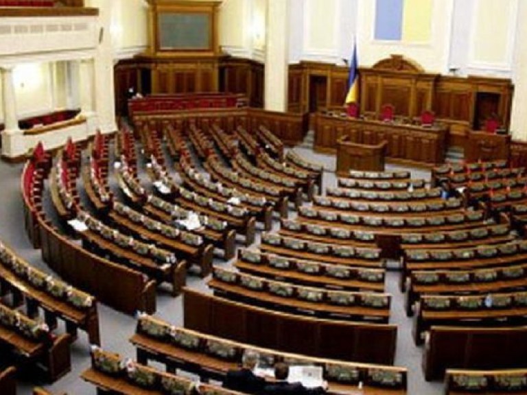 За первые 100 дней работы парламента депутаты отдыхали 53 дня