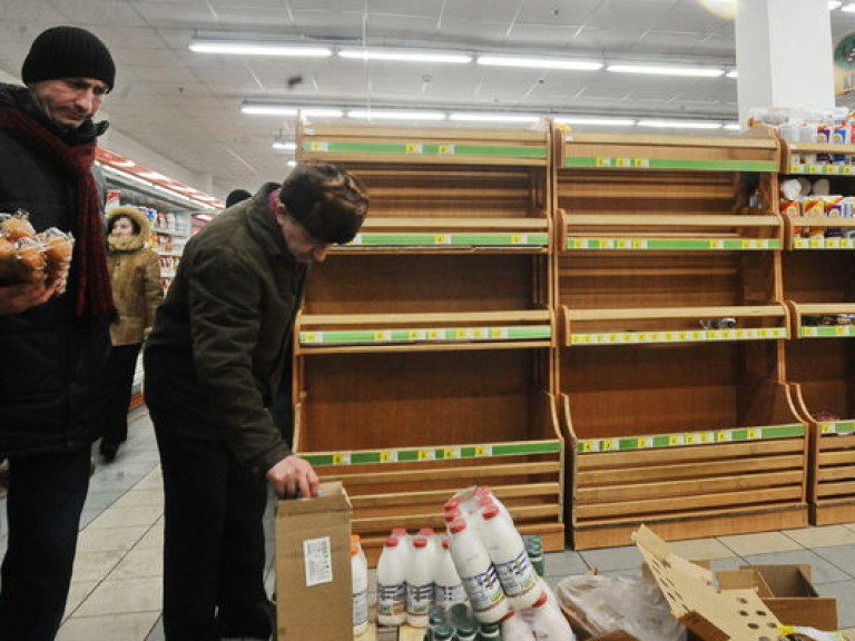 В Киеве — очереди за хлебом и пустые прилавки (ФОТО)