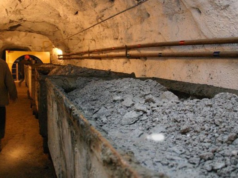 На шахте в Луганской области по невыясненным причинам погиб горняк