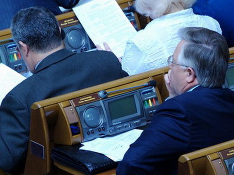 КПУ внесла на рассмотрение парламента закон об отмене пенсионной реформы
