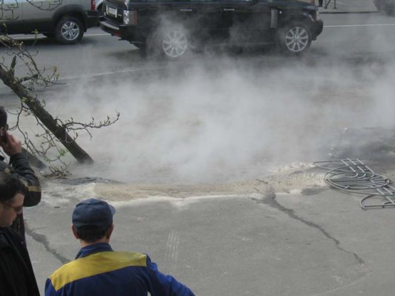 Прорыв теплотрассы в Кировограде оставил без тепла три десятка домов
