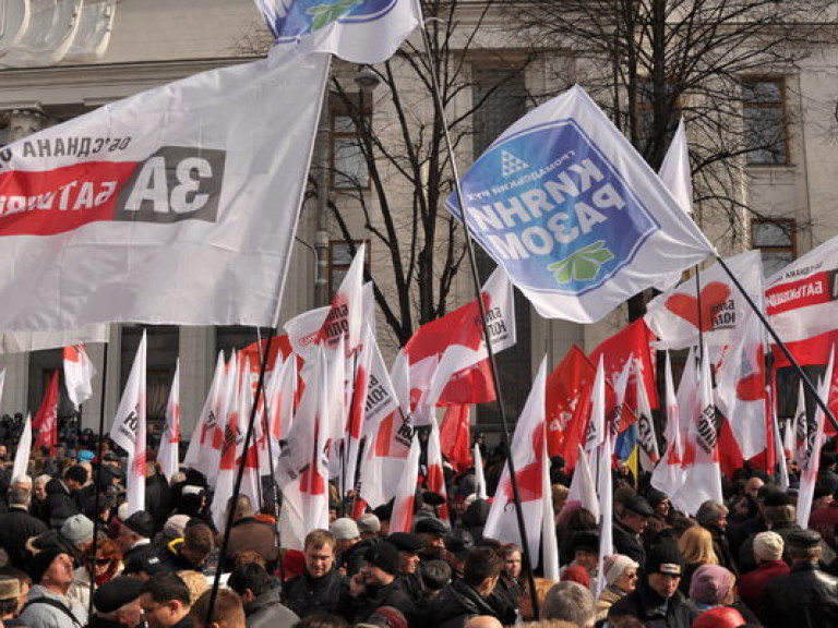 Милиция посчитала, сколько людей пришли сегодня на митинги